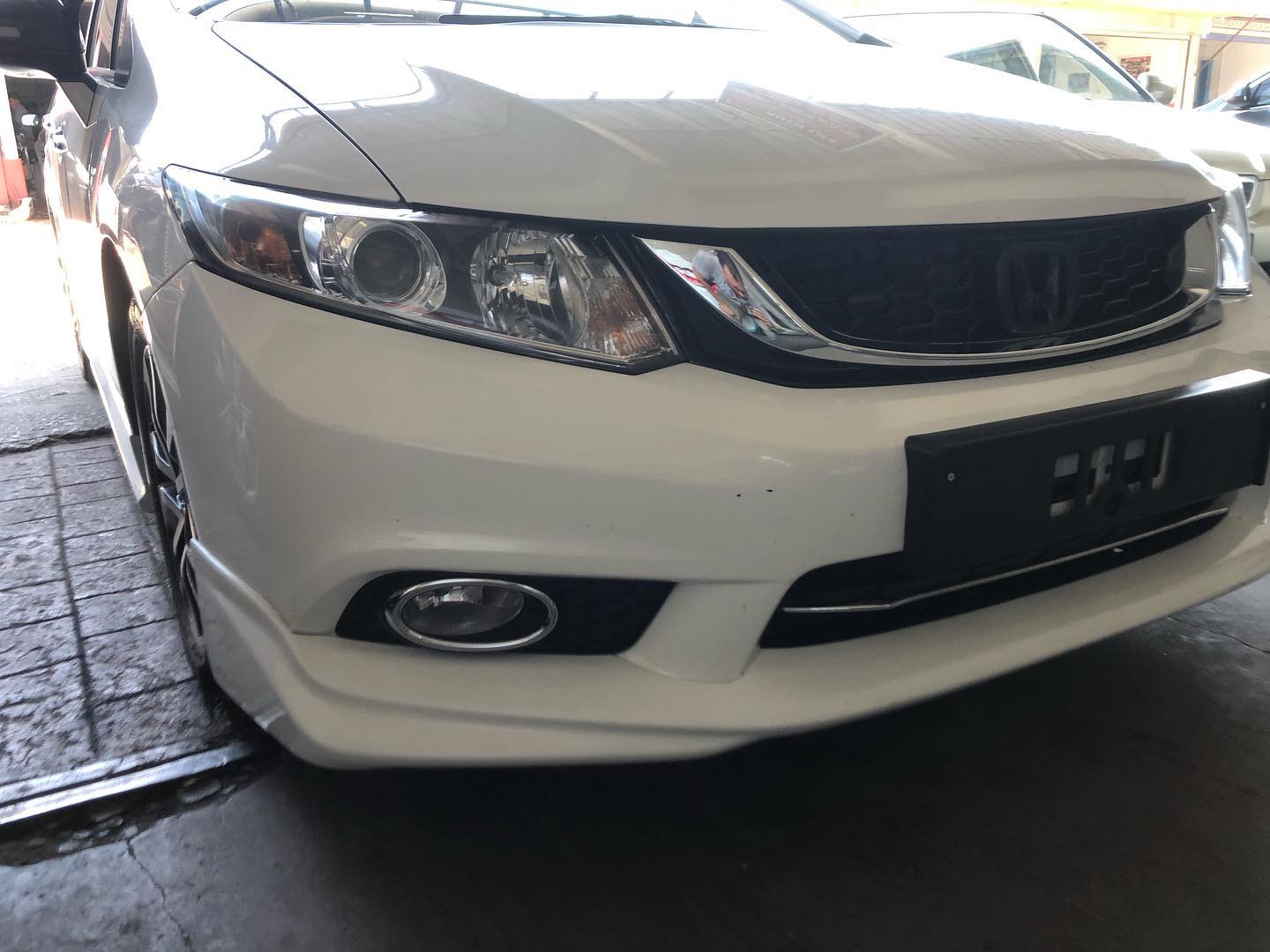 Honda Civic boyasız göçük onarımı sonrası - orijinal hale getirilmiş kaput
