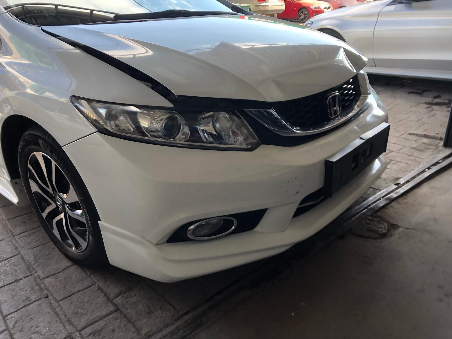 Honda Civic kaput göçüğü onarım öncesi - Ege Auto Life İzmir Bornova